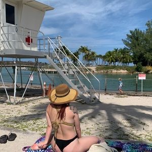 Meet your Posher, Abigail